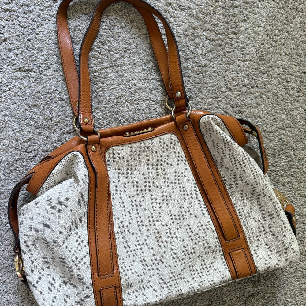 Michael Kors • Signature Purse